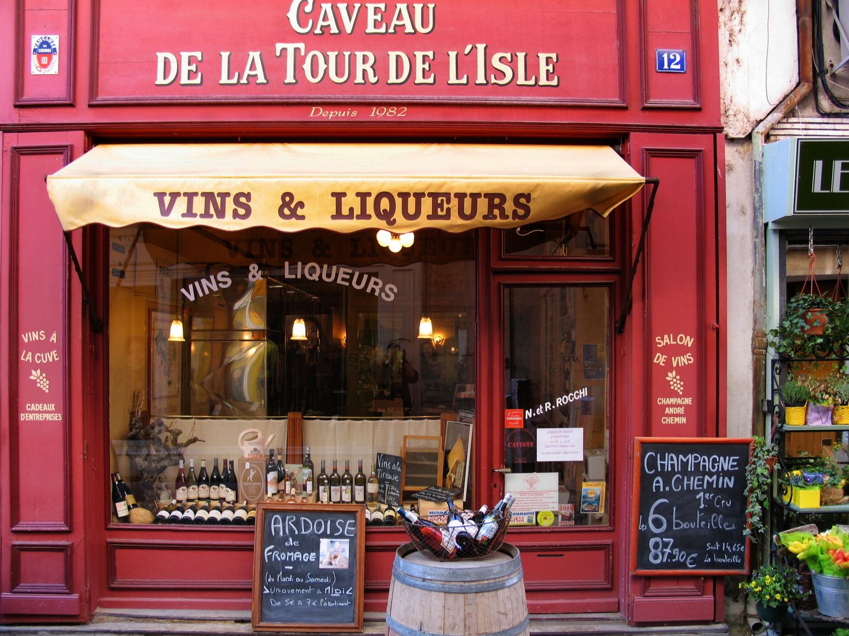 Caviste équipe à Châlons-en-Champagne